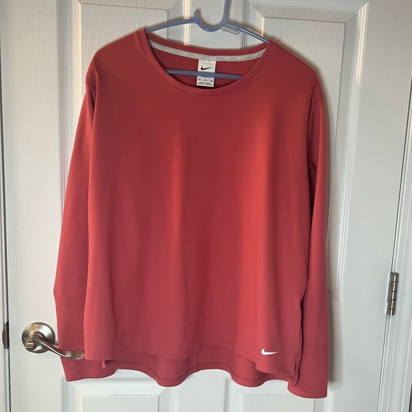 Women’s Nike Long Sleeve Therma-Fit Sweatshirt Size XXL - Picture 1 of 10